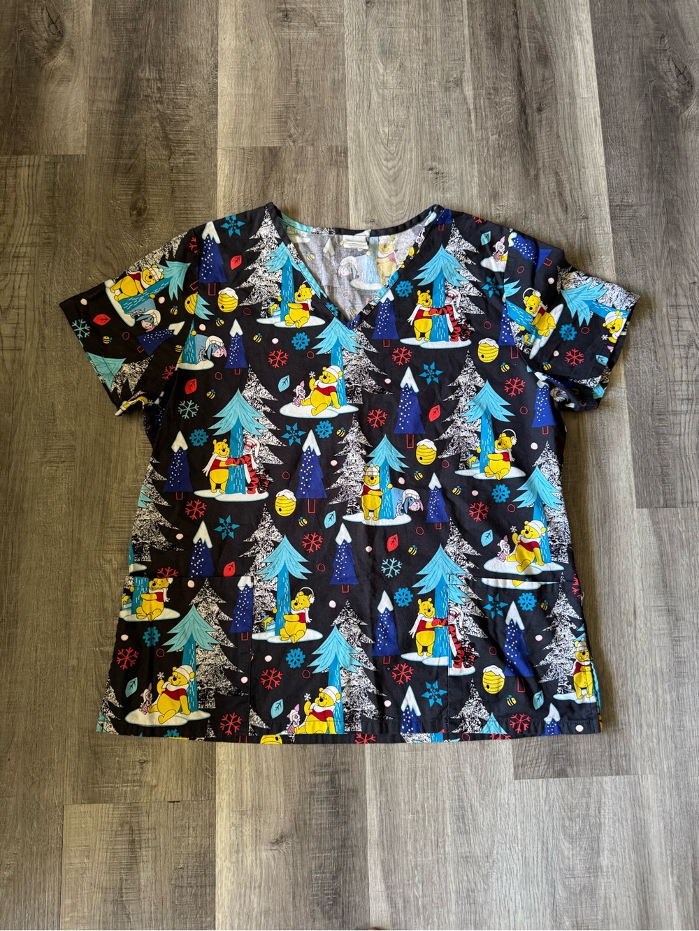 Disney Winnie the Pooh Christmas Scrub Top Large Cotton Black Winter Pockets